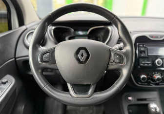 Подержанный автомобиль Renault Kaptur 2017 года (10 фото)