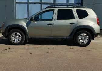 Подержанный автомобиль Renault Duster 2012 года (8 фото)