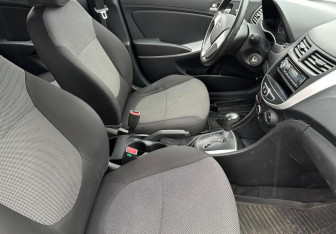 Подержанный автомобиль Hyundai Solaris Hatchback 2012 года (10 фото)