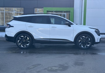 Подержанный автомобиль Kia Sportage 2023 года (4 фото)