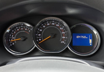 Подержанный автомобиль Renault Sandero 2018 года (12 фото)