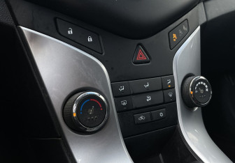 Подержанный автомобиль Chevrolet Cruze Sedan 2012 года (13 фото)