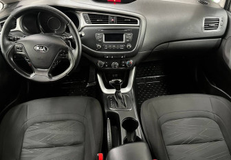 Подержанный автомобиль Kia Ceed Hatchback 2018 года (9 фото)