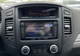 Подержанный автомобиль Mitsubishi Pajero 2014 года (13 фото)