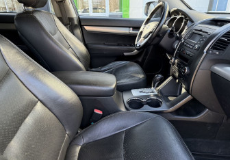 Подержанный автомобиль Kia Sorento 2009 года (10 фото)