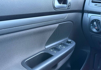 Подержанный автомобиль Volkswagen Jetta Sedan 2009 года (14 фото)