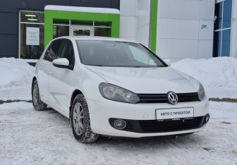 Подержанный автомобиль Volkswagen Golf Hatchback 2012 года (3 фото)