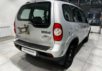 Подержанный автомобиль Chevrolet Niva 2010 года (5 фото)