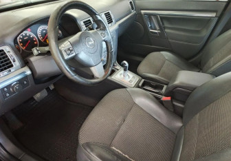 Подержанный автомобиль Opel Vectra Sedan 2006 года (9 фото)