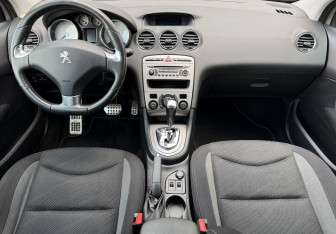 Подержанный автомобиль Peugeot 408 2014 года (9 фото)