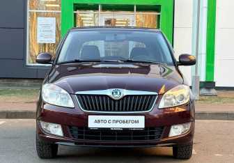 Подержанный автомобиль Skoda Fabia Hatchback 2011 года (2 фото)