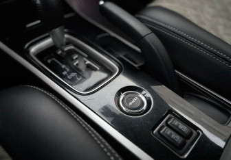 Подержанный автомобиль Mitsubishi Outlander 2017 года (14 фото)