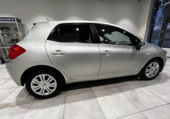 Подержанный автомобиль Toyota Auris Hatchback 2008 года (4 фото)