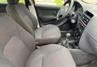 Подержанный автомобиль Fiat Albea 2011 года (10 фото)