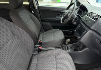 Подержанный автомобиль Skoda Fabia Hatchback 2012 года (10 фото)