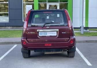 Подержанный автомобиль Nissan X-Trail 2006 года (6 фото)