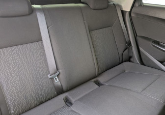 Подержанный автомобиль Opel Astra Sedan 2012 года (11 фото)