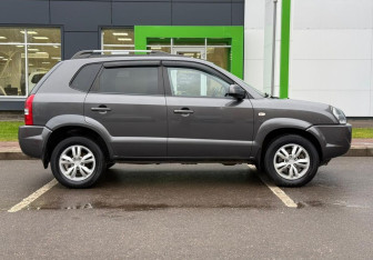 Подержанный автомобиль Hyundai Tucson 2008 года (4 фото)