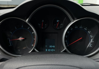 Подержанный автомобиль Chevrolet Cruze Sedan 2012 года (12 фото)