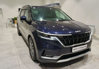 Подержанный автомобиль Kia Carnival 2021 года (3 фото)