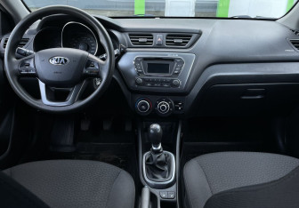 Подержанный автомобиль Kia Rio Sedan 2013 года (9 фото)