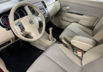 Подержанный автомобиль Nissan Tiida Hatchback 2007 года (9 фото)