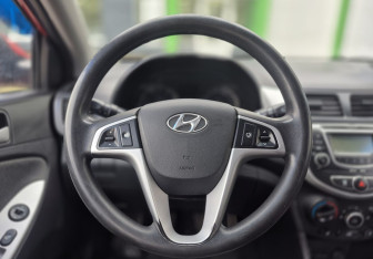 Подержанный автомобиль Hyundai Solaris Hatchback 2011 года (14 фото)