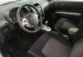 Подержанный автомобиль Nissan X-Trail 2010 года (11 фото)