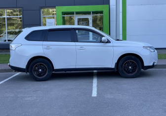 Подержанный автомобиль Mitsubishi Outlander 2013 года (4 фото)