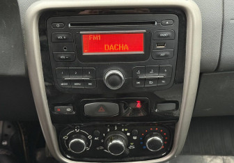 Подержанный автомобиль Renault Duster 2015 года (13 фото)