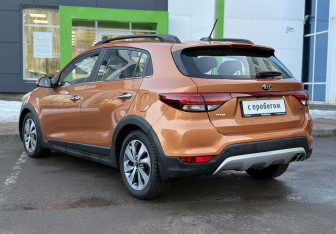 Подержанный автомобиль Kia Rio Hatchback 2017 года (7 фото)