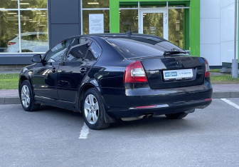 Подержанный автомобиль Skoda Octavia Liftback 2011 года (7 фото)
