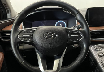 Подержанный автомобиль Hyundai Santa Fe 2021 года (13 фото)
