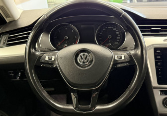 Подержанный автомобиль Volkswagen Passat Wagon 2017 года (12 фото)