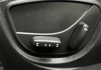 Подержанный автомобиль Renault Laguna Liftback 2008 года (14 фото)