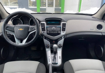 Подержанный автомобиль Chevrolet Cruze Sedan 2011 года (9 фото)