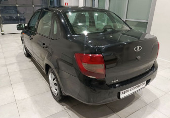 Подержанный автомобиль LADA (ВАЗ) Granta Sedan 2013 года (10 фото)