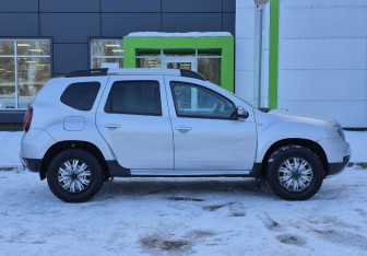 Подержанный автомобиль Renault Duster 2017 года (4 фото)