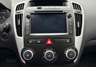 Подержанный автомобиль Kia Ceed Wagon 2010 года (14 фото)