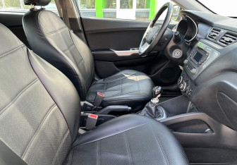 Подержанный автомобиль Kia Rio Hatchback 2015 года (10 фото)