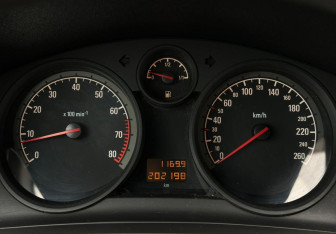 Подержанный автомобиль Opel Zafira Compactvan 2010 года (13 фото)