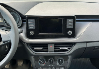 Подержанный автомобиль Skoda Rapid Liftback 2020 года (13 фото)