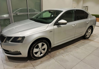 Подержанный автомобиль Skoda Octavia Liftback 2019 года (13 фото)