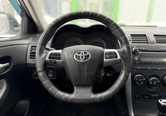 Подержанный автомобиль Toyota Corolla Sedan 2011 года (13 фото)