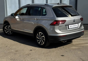 Подержанный автомобиль Volkswagen Tiguan 2018 года (8 фото)