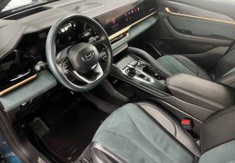 Подержанный автомобиль Geely Monjaro 2024 года (10 фото)