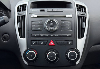 Подержанный автомобиль Kia Ceed Wagon 2010 года (14 фото)