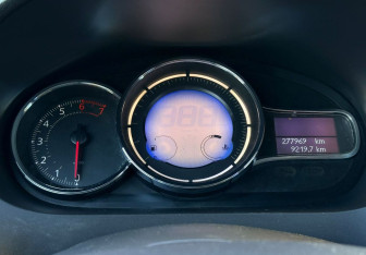 Подержанный автомобиль Renault Fluence 2014 года (12 фото)