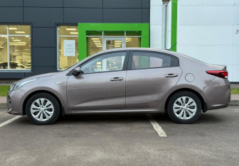 Подержанный автомобиль Kia Rio Sedan 2018 года (8 фото)