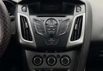 Подержанный автомобиль Ford Focus Hatchback 2013 года (13 фото)